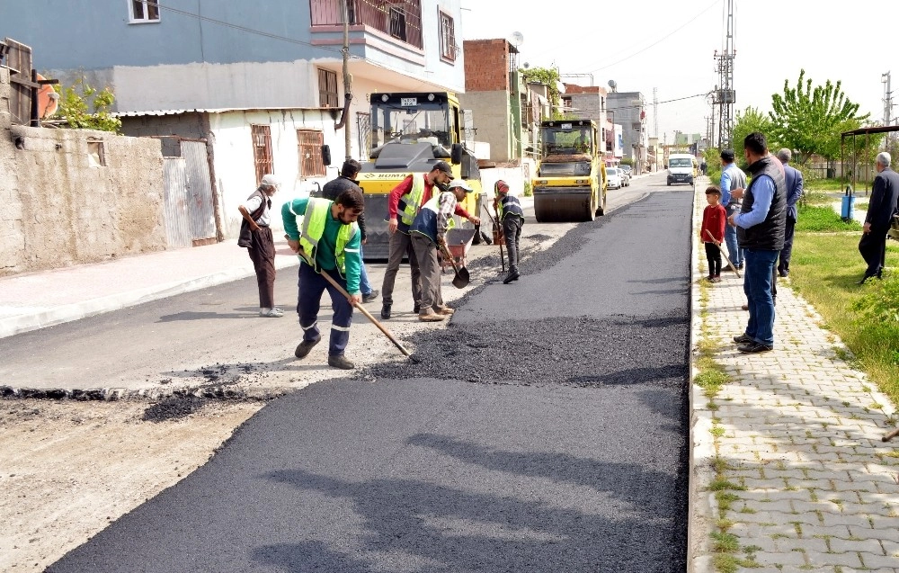 Akdenizin Fen İşleri Ekipleri Aralıksız Çalışıyor