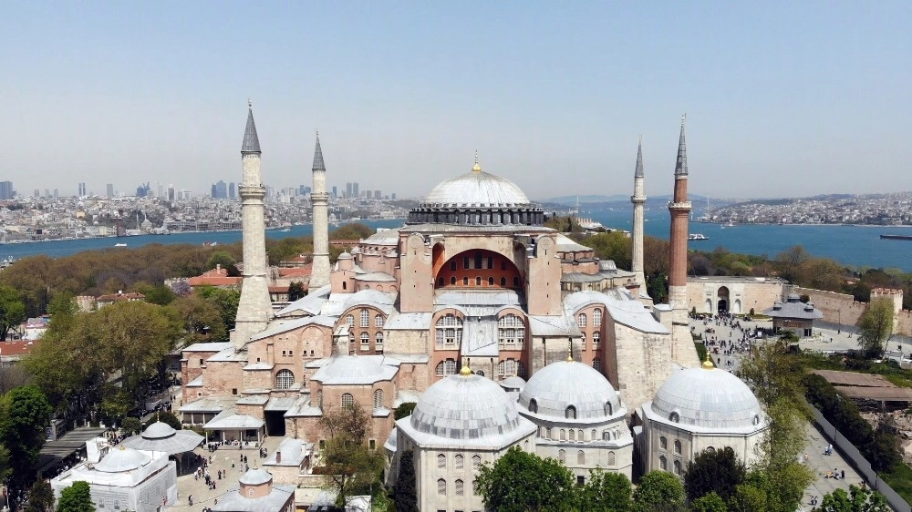 İstanbulun Göbeğinde Dünyanın En Büyük Lale Halısı