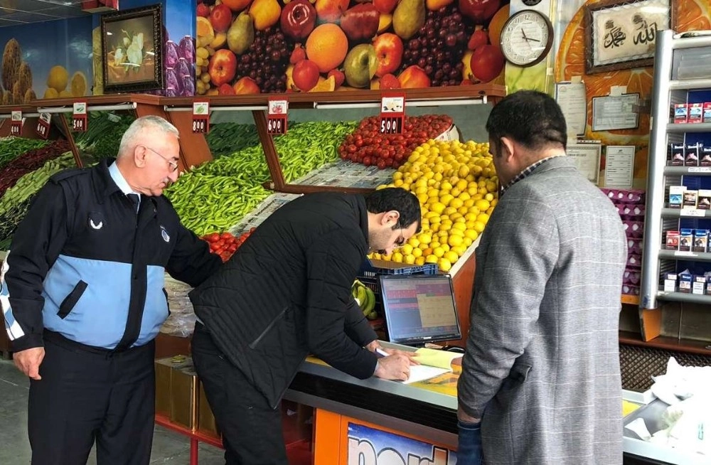 Belediye Ekipleri Denetimlerini Sürdürüyor