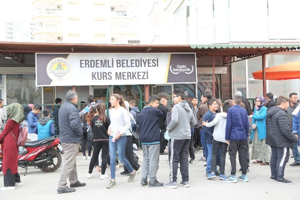 Erdemli Kurs Merkezi, Yeni Dönem Kayıt Sınavını Gerçekleştirdi