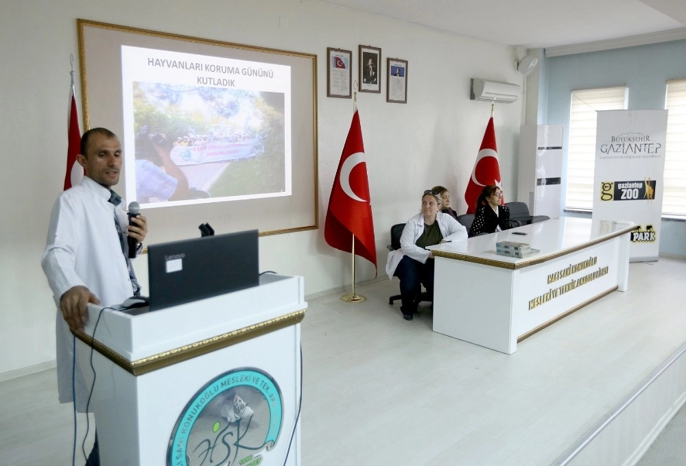 Büyükşehirden Hayvan Sevgisi Ve Bakımı Semineri