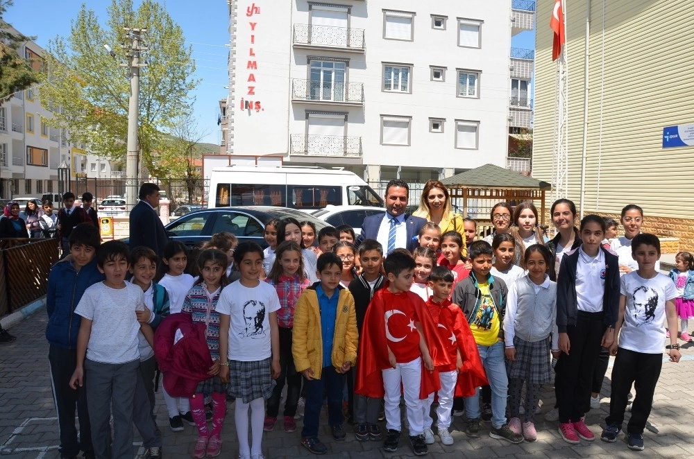 Başkan Yıldırıma Çocuklardan Yoğun İlgi