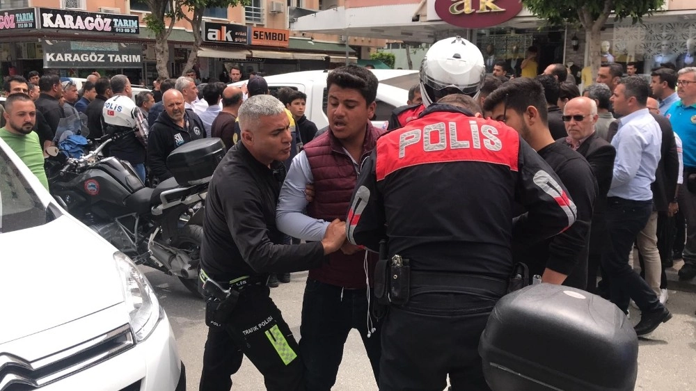 Alanyada "dur" İhtarına Uymayan Motosikletli Polisleri Alarma Geçirdi