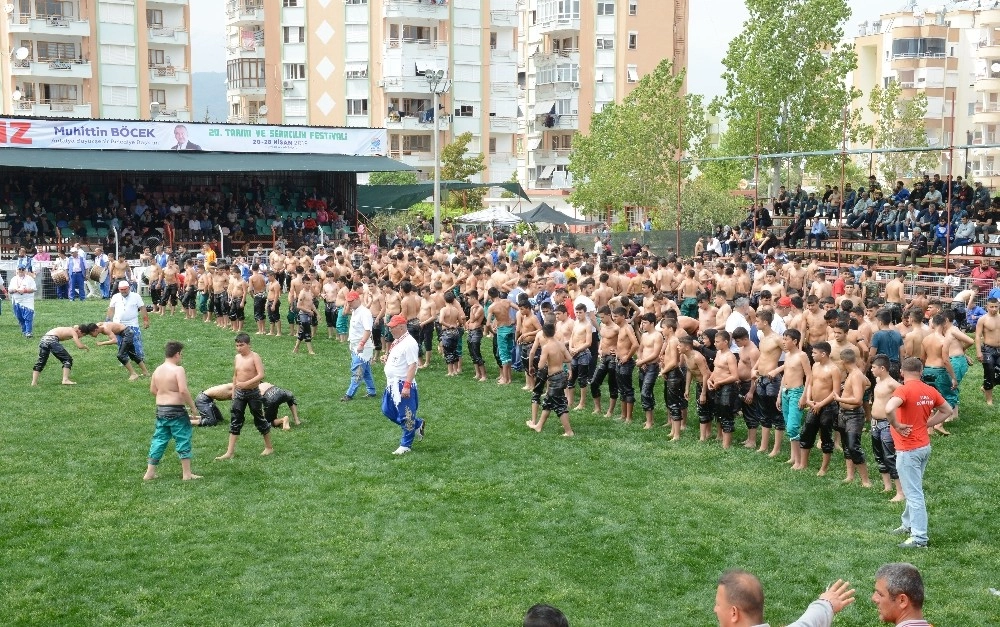 Kumluca Yağlı Pehlivan Güreşleri Başladı