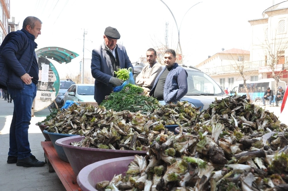 Yüksekovada Pancar Satıcıların Yüzü Gülüyor