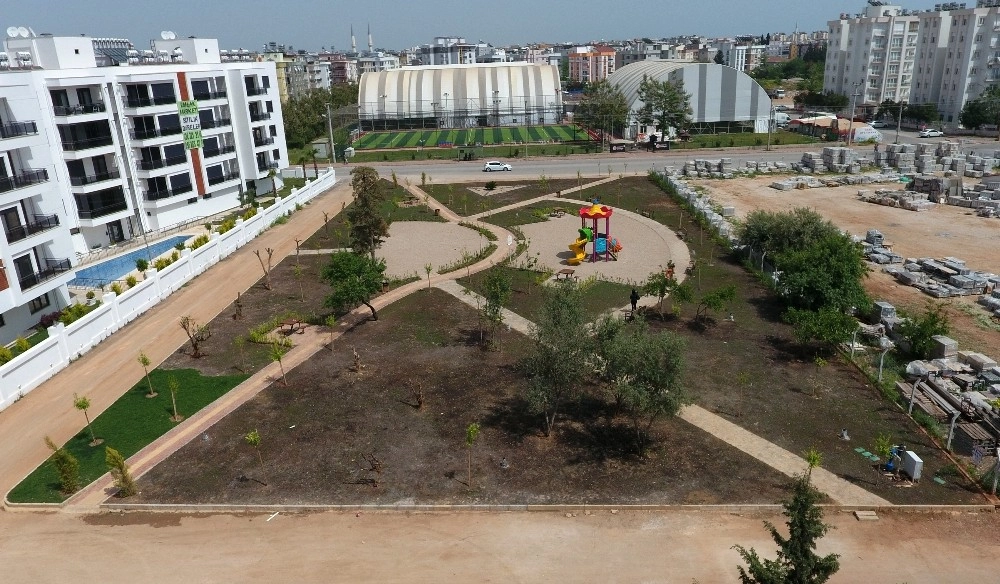 Kızıltoprakta Yeni Park Çalışması