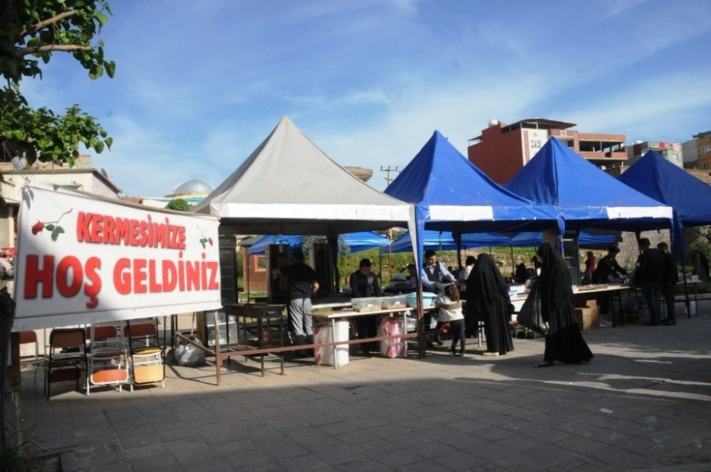 Cizrede Kuran Kursu Öğrencileri Yararına Kermes