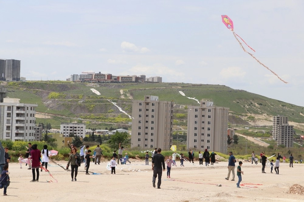 Karaköprüde Çocuklar Uçurtma Şenliğinde Eğlendi