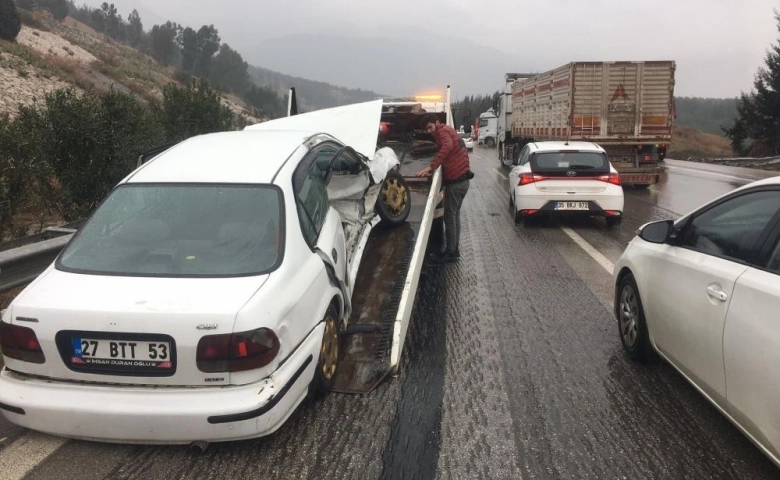 Tarsus-Adana-Gaziantep otoyolunda  zincirleme kaza: 7 yaralı