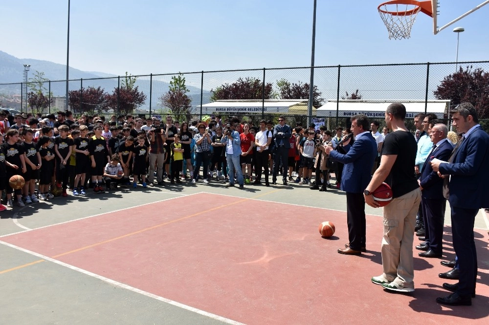 Bursanın En Geniş Katılımlı Sokak Basketbolu Turnuvası