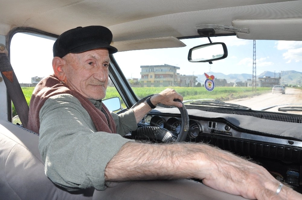 87Lik Delikanlı, 47 Yıllık Otomobiline Gözü Gibi Bakıyor