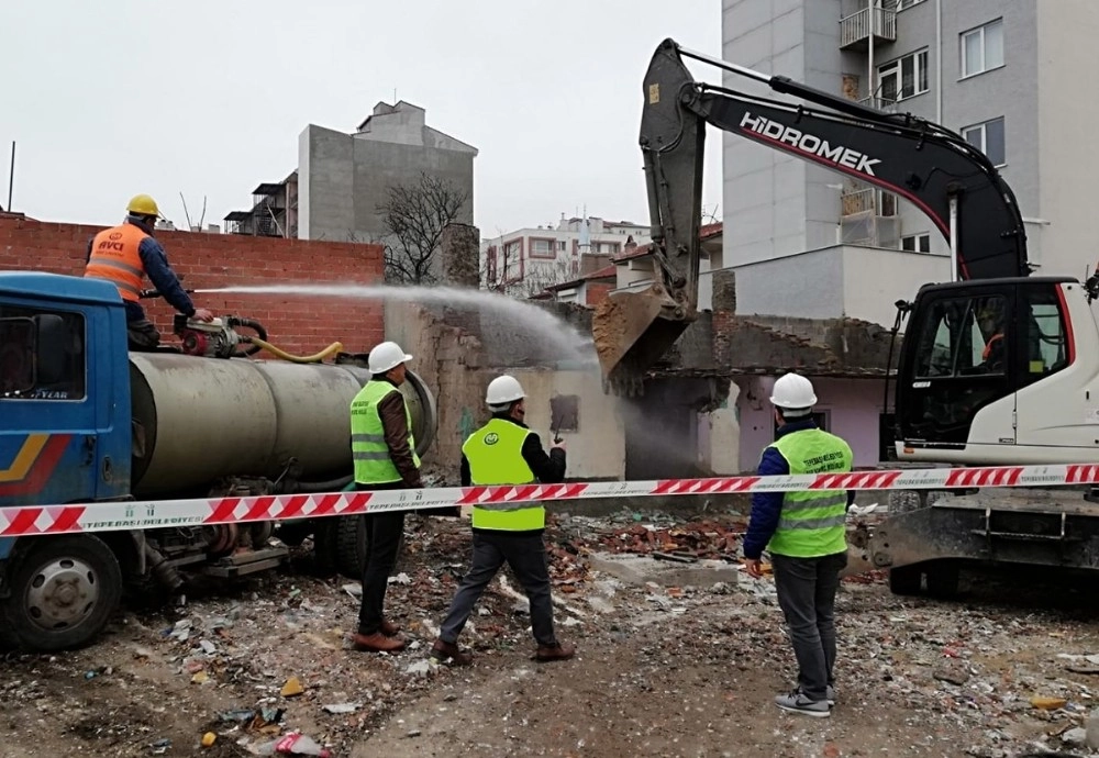 Can Ve Mal Güvenliği İçin Metruk Binalar Yıkılıyor