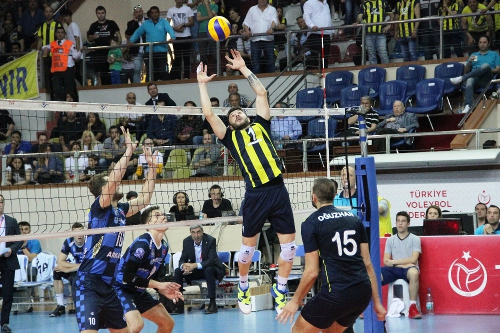 Efeler Ligi Final Etabı: Arkas Spor: 3 - Fenerbahçe: 2