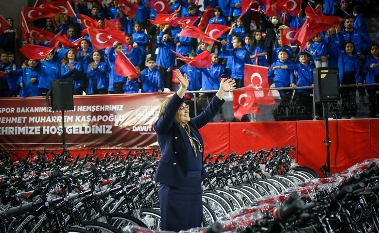 Gaziantep'te bin 500 lisanslı sporcuya bisiklet dağıtıldı