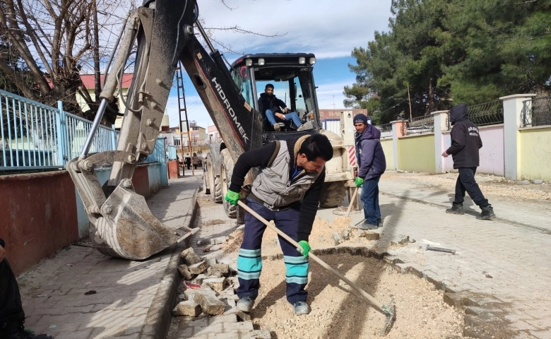 Araban Belediyesi kış mevsimine rağmen hizmetti aksatmıyor