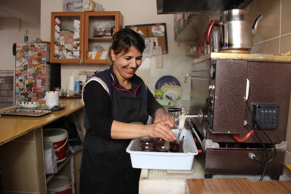 (Özel) Kim Demiş ‘Kadından Kahveci Olmaz Diye