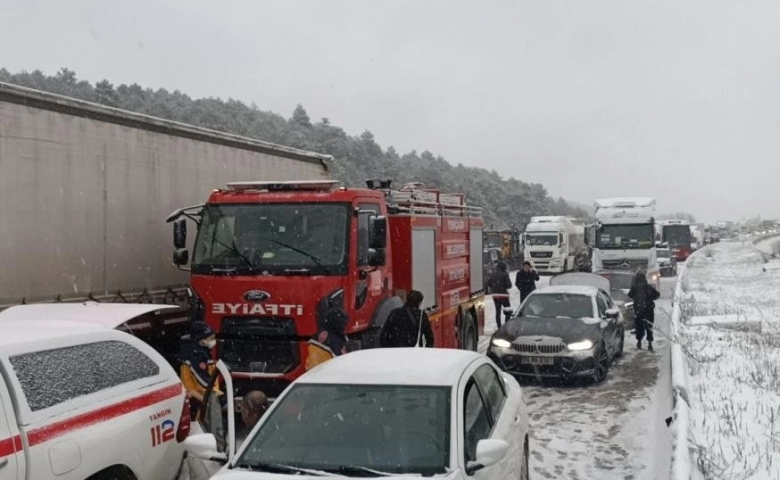 TEM Otoyolu Bolu geçişinde zincirleme kaza: 5 yaralı