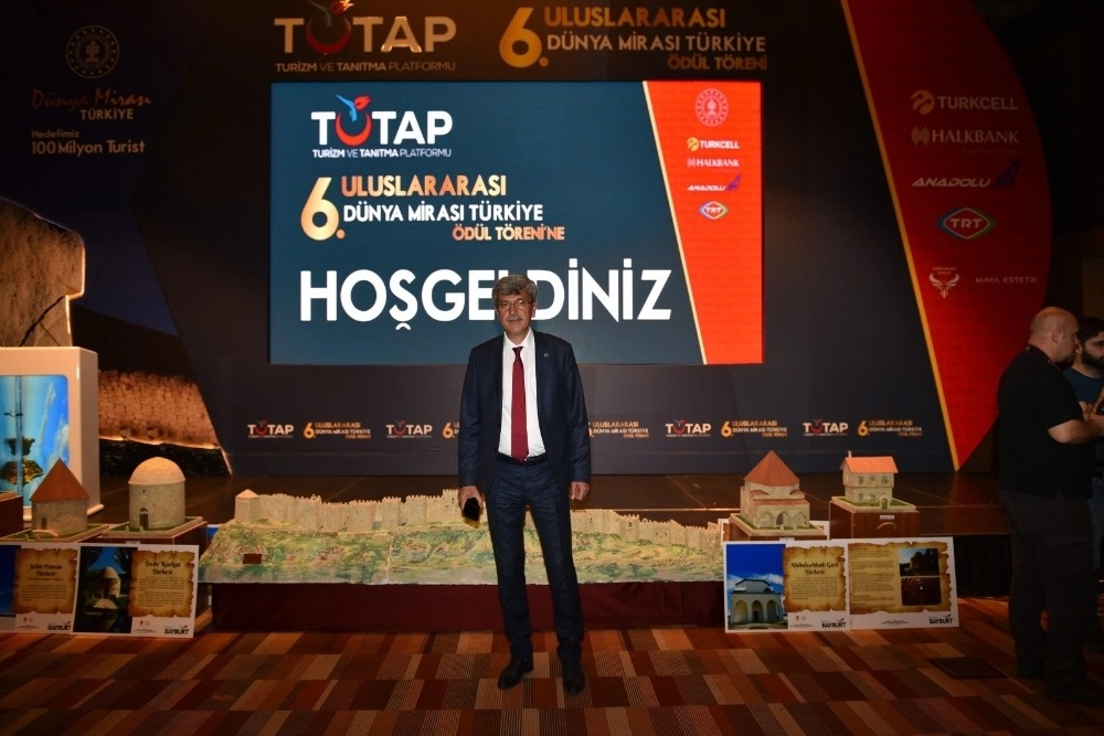 Tutaptan Başkan Kaplana Ödül