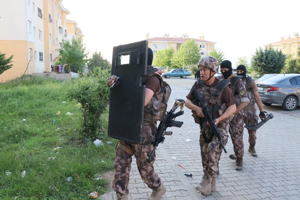 Adanada Pkk Propagandasına Şafak Operasyonu: 24 Gözaltı