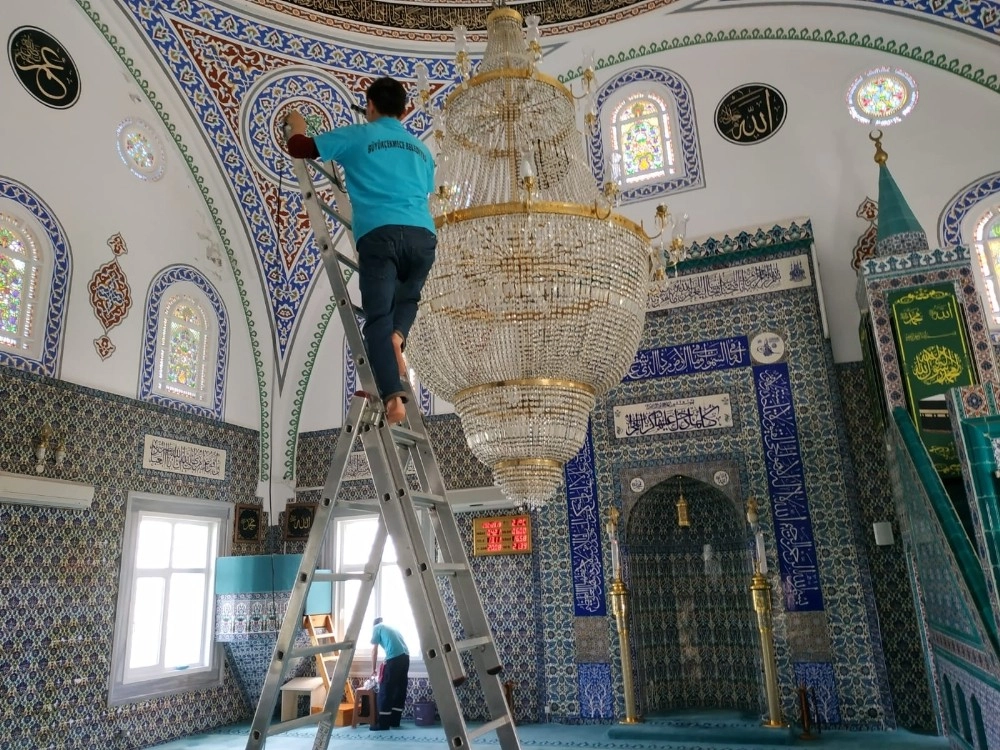 Ramazan Öncesi Büyükçekmecenin Tüm Camileri Temizleniyor