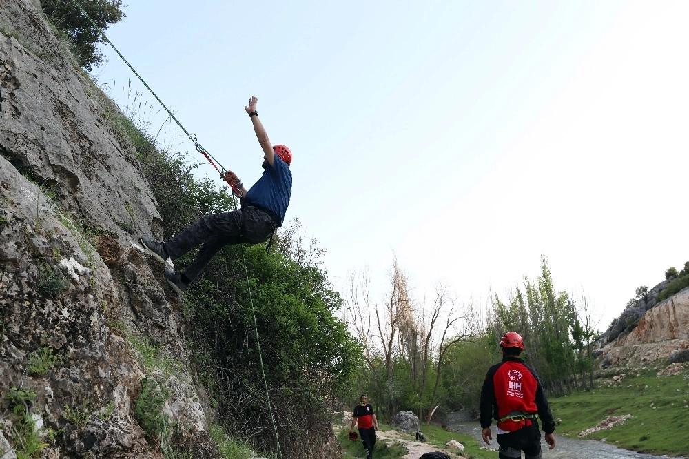 Arama Kurtarma Ekiplerine Çetin Eğitim