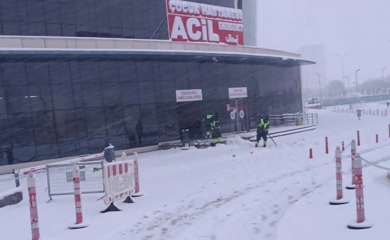 Şahinbey Belediyesi  karla mücadele 24 saat görev başında