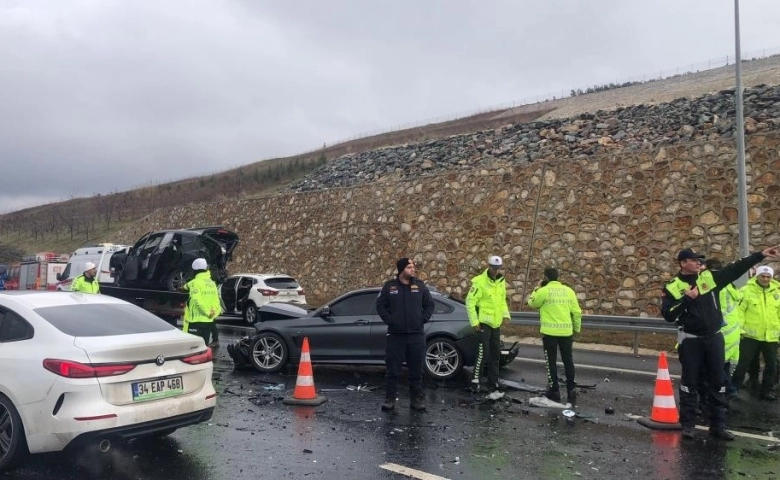 Gemlik İlçesinde  zincirleme trafik kazası: 4 ölü, 7 yaralı