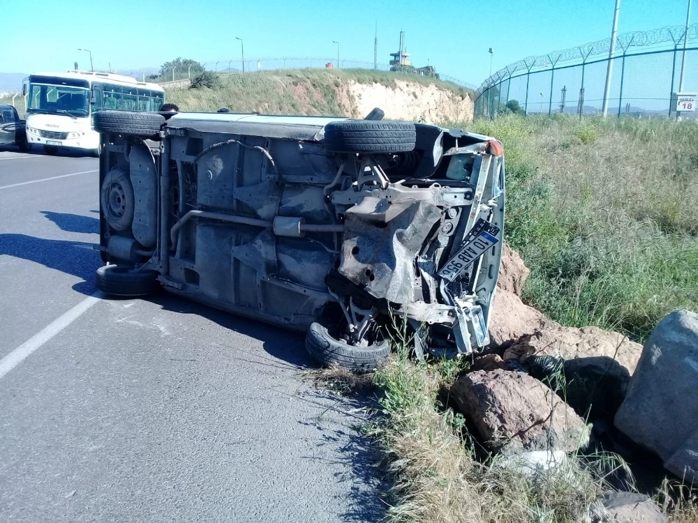 Aliağada Otomobil Takla Attı: 1 Yaralı