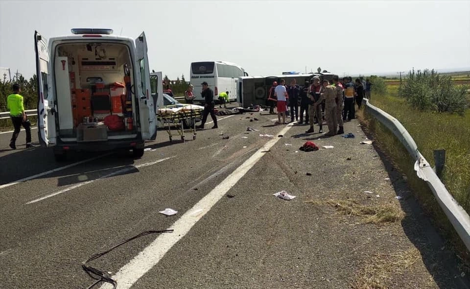 Kahramanmaraş'ta 1 Mayıs kutlamasına giden işçiler kaza geçirdi 5 ölü 14 yaralı var