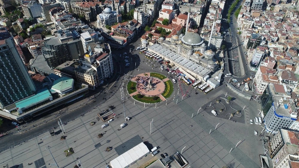 Taksim Meydanına Sendikaların Çelenk Bırakması Havadan Görüntülendi