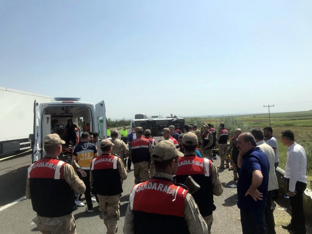 1 Mayıs Kutlamalarına Giden İşçileri Taşıyan Otobüs Devrildi: 5 Ölü, 14 Yaralı