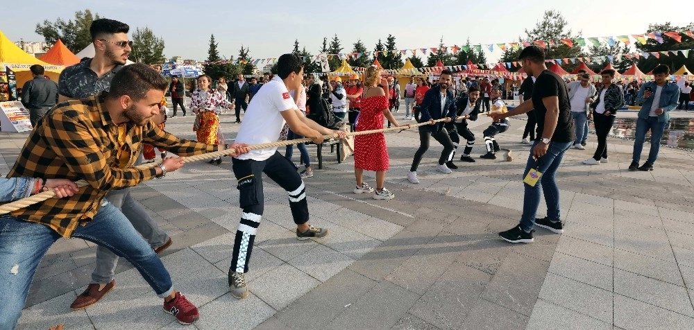 Final Sınavları Öncesinde Bahar Çoşkusunu Yaşıyorlar