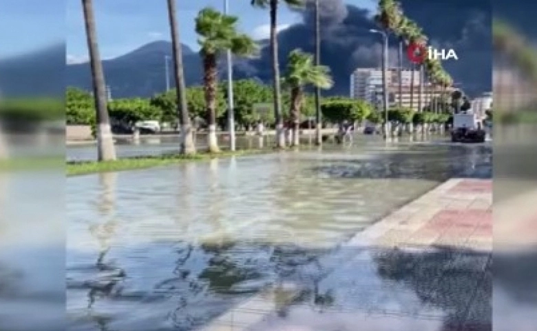 Depremin vurduğu İskenderun'da deniz seviyesi yükselmeye başladı