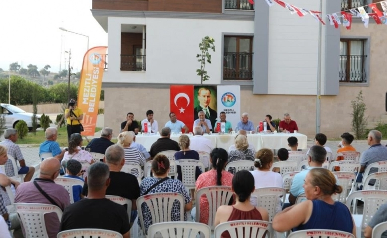 Mezitli Belediye Başkanı Tarhan, TOKİ sakinleri ile 'Halk Günü'nde buluştu