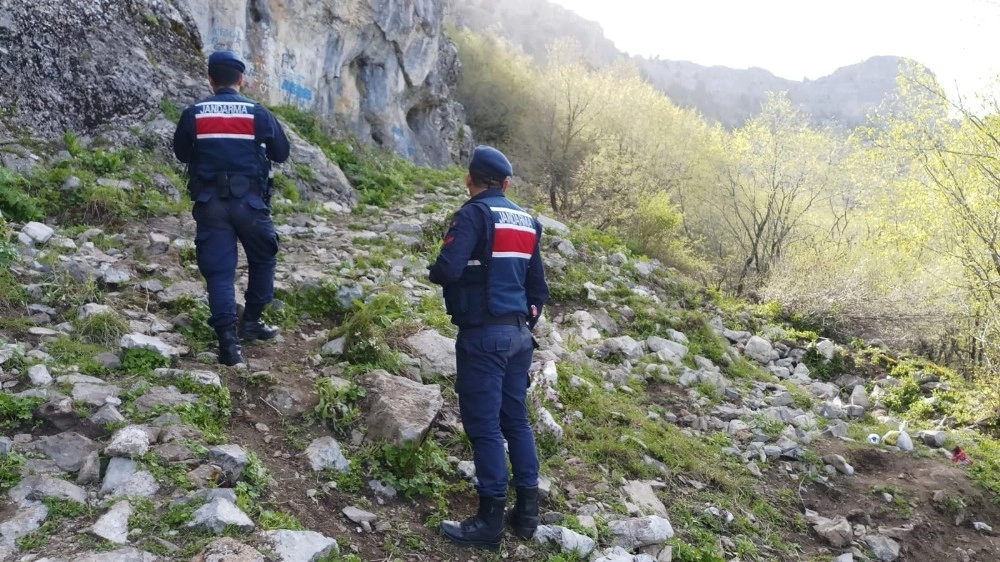 Konyada Ormanlık Alanda Çıplak Erkek Cesedi Bulundu