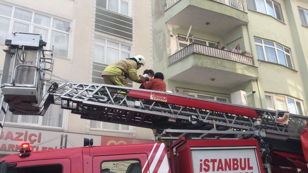 İstanbulda Korku Dolu Anlar: 20 Kişi Yangında Mahsur Kaldı