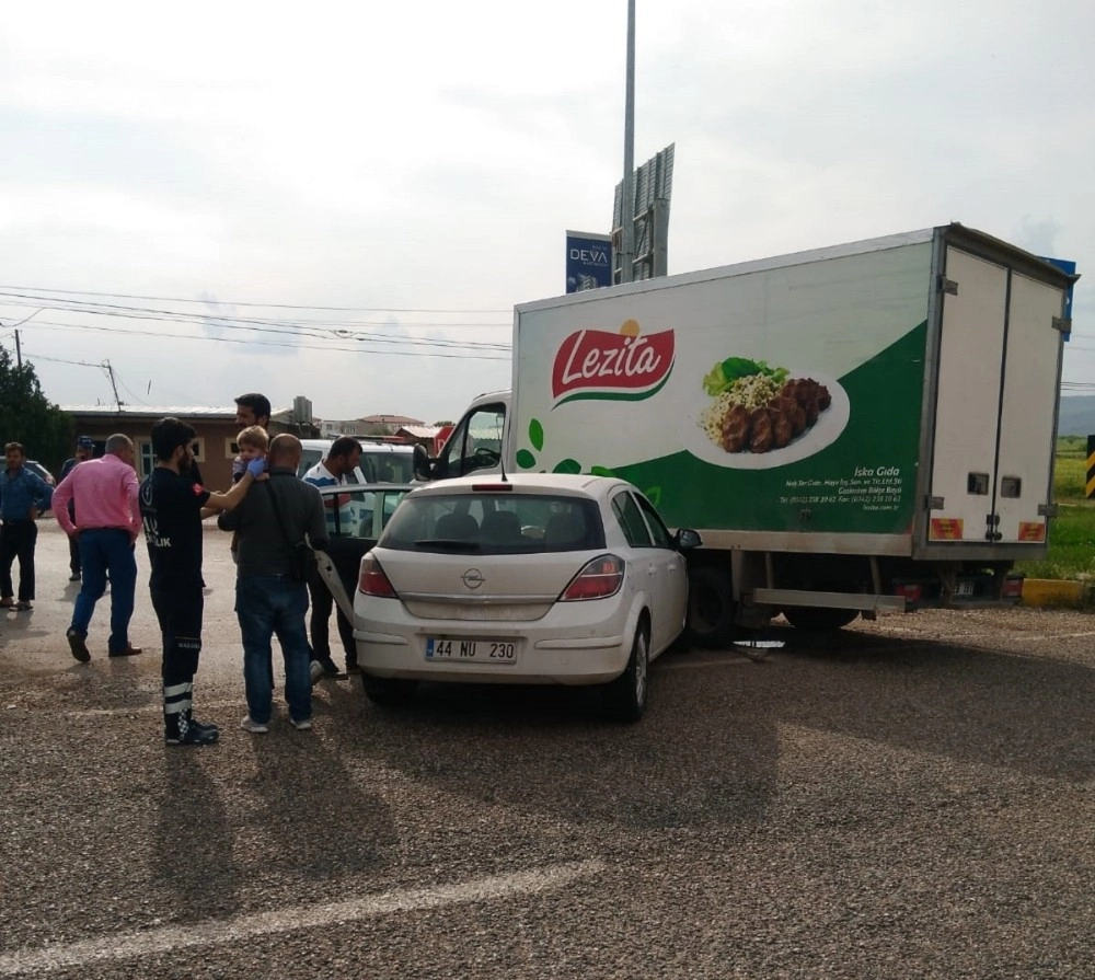 Yavuzelinde Trafik Kazası: 2 Yaralı