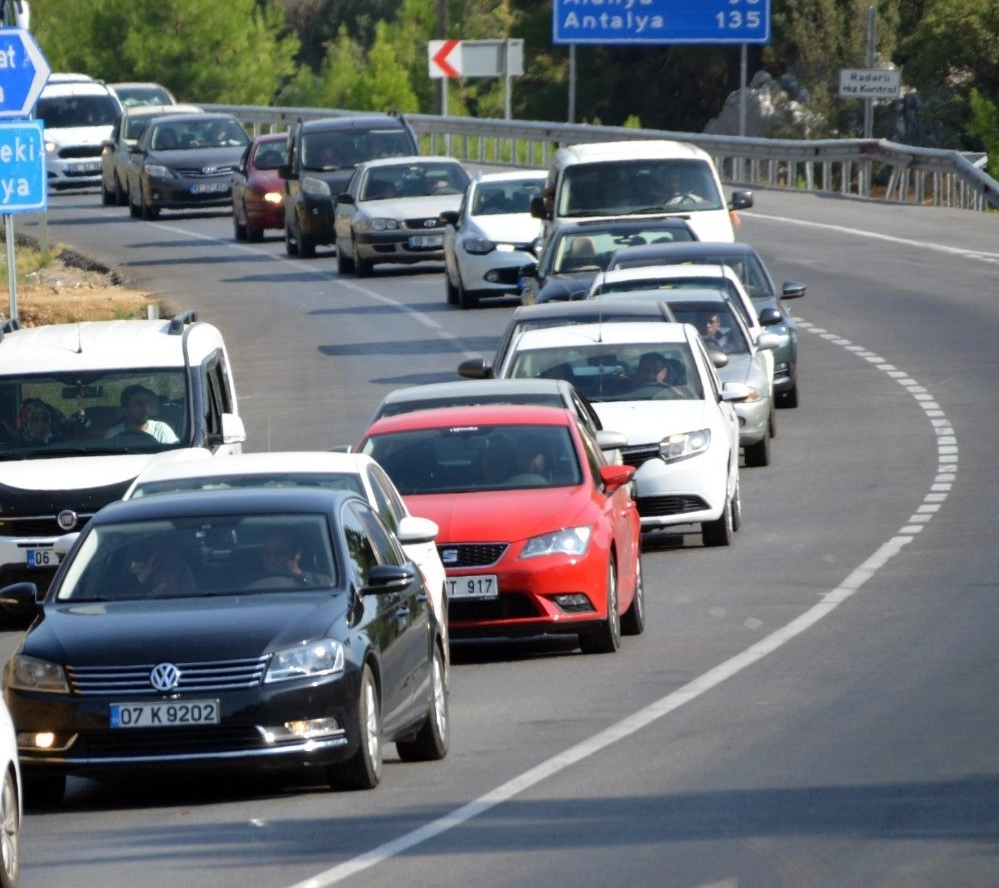 Antalyanın Taşıt Sayısı Bir Ayda 3 Bin 847 Arttı