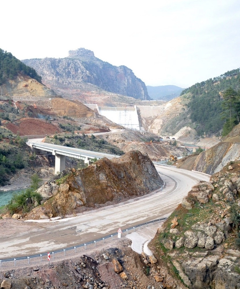 Facia Yaşanan Barajın Kapağı Yine Patladı