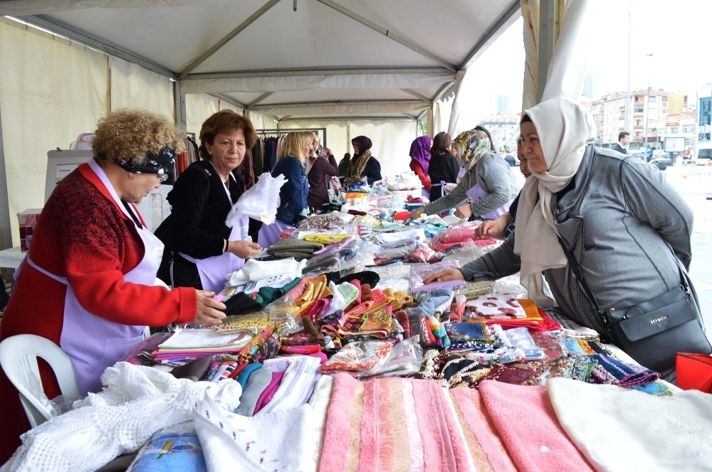 Zeytinburnunda Kent Konseyi Kadın Meclisi Kermesi Açıldı