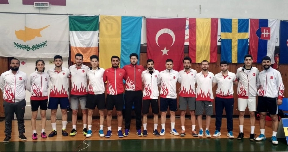 Milli Badmintoncular Yunanistanda Madalya Peşinde