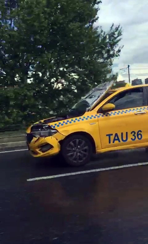 Tem Otoyolunda Kaputu Açık Halde Seyreden Taksi Hayrete Düşürdü