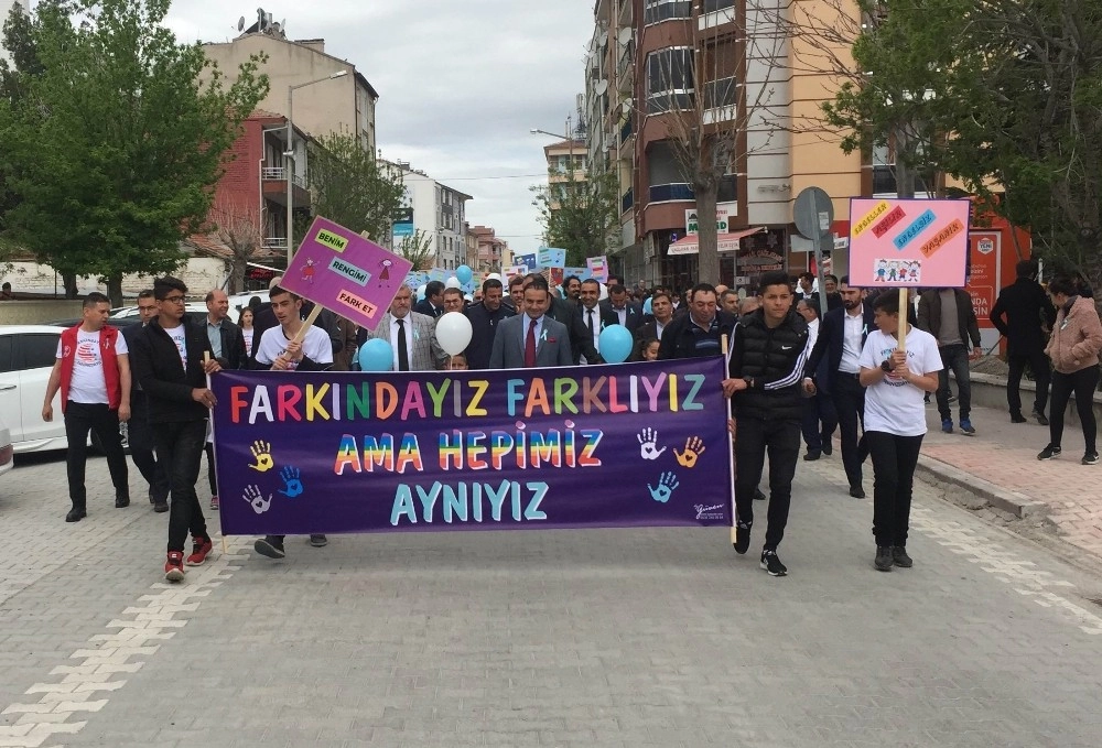 Kuluda Otizm Ve Engelliler İçin Farkındalık Yürüyüşü Gerçekleştirildi