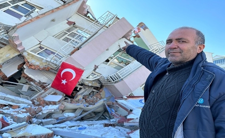 Enkazdan kendi çabaları ile çıktı, korku dolu anları anlattı