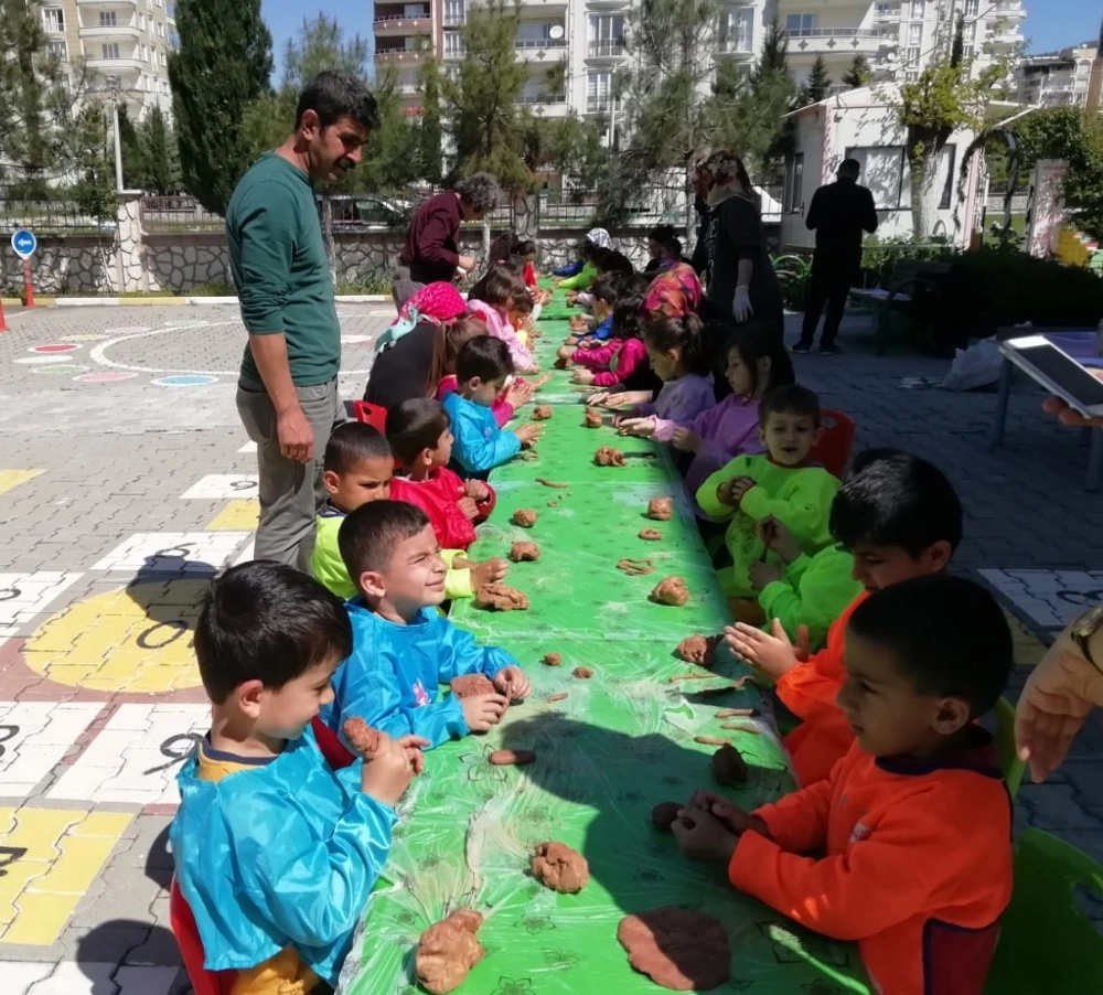 Anaokulunda Bahar Ve Çocuk Şenliği Düzenlendi