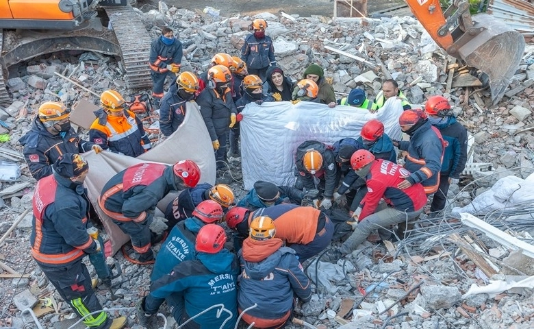 Mersin Büyükşehir itfaiyesi 57 kişiyi kurtardı