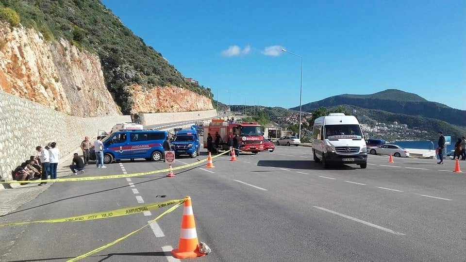 İtfaiye Aracına Çarpan Motosikletli Hayatını Kaybetti