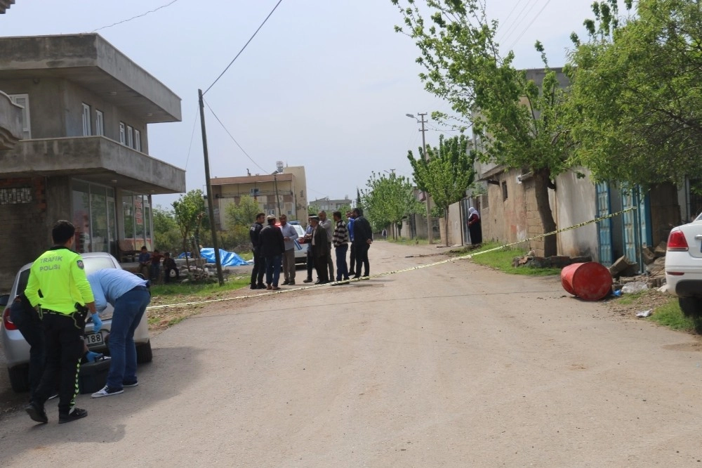 Otomobille Polisten Kaçan Şahıs Bahçe Duvarına Çarparak Yakalandı