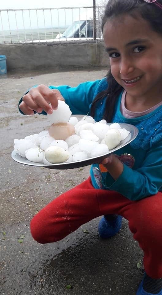 Siverekte Yumurta Büyüklüğünde Dolu Yağdı