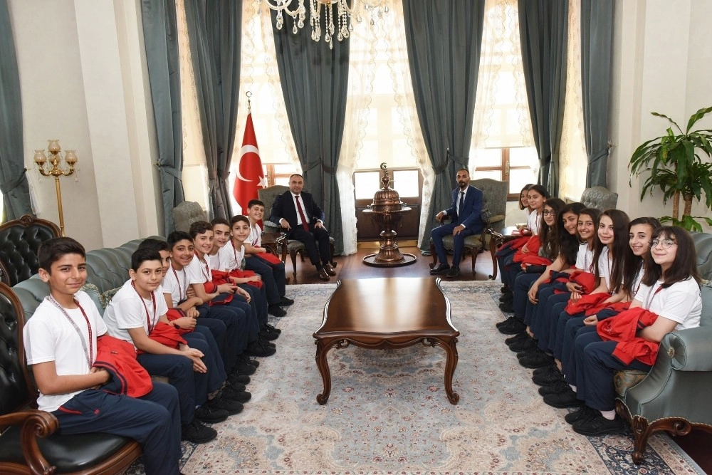 Vali Soytürke Türkiye İkincisi Olan Halk Oyunlarından Ziyaret